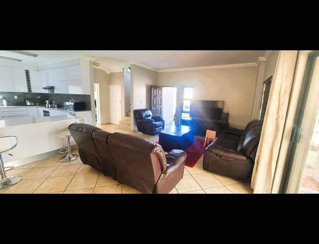 4 BEDROOM HOUSE FOR SALE IN AMBERFIELD